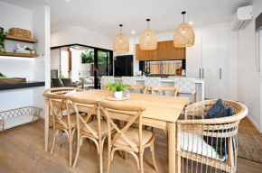Stylish, Beachside 4 b/r Dream Home - 8 guests ZD7